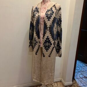 Almost Famous Beige and Blue Geometric Cardigan